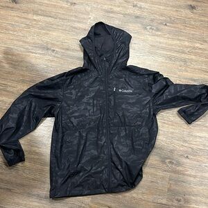 Men’s Columbia lightweight rain jacket.